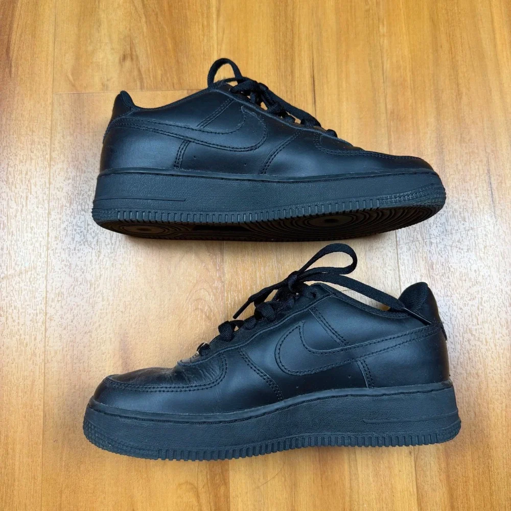 Nike Air Force 1 LE Triple Black Low Top Sneakers DH2920-001 Womens 7.5 / 6Y